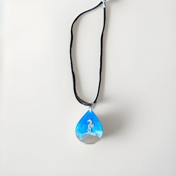 Handmade Ocean Theme With Seahorse Charm Epoxy Resin Earrings And Necklace Set - Picture 5 of 6